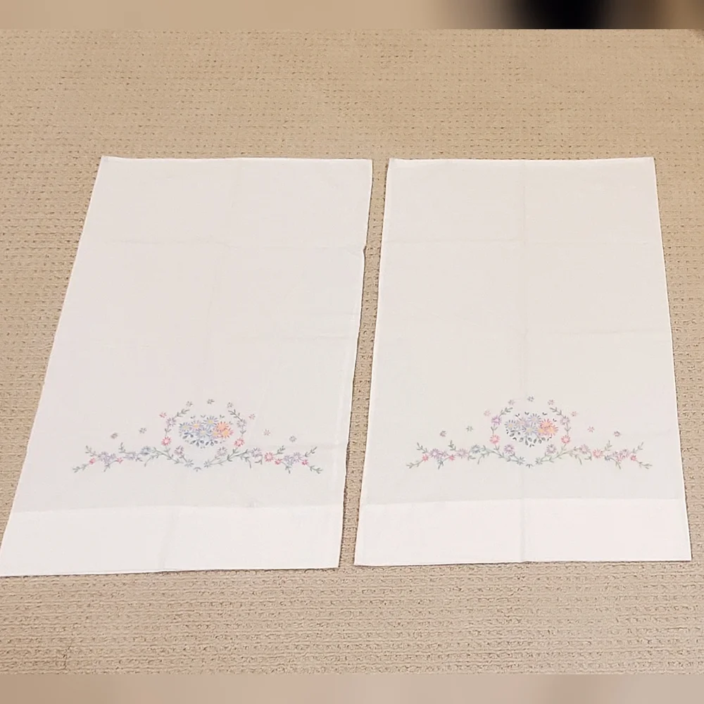 Vintage Hand Embroidered Spring Floral on White Pillowcase Set of 2, Queen, EUC